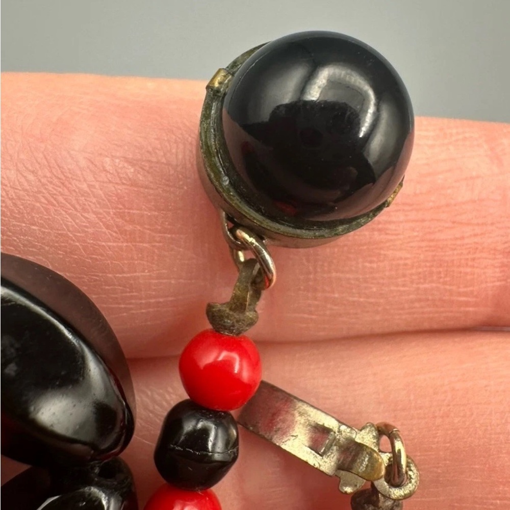 Vintage Black & Red Glass Beaded Necklace ~27” Box Clasp Unsigned *Some Chipped* - Picture 13 of 14